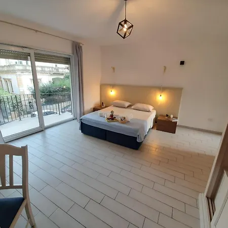 Πανσιόν Dimore Centro 4*