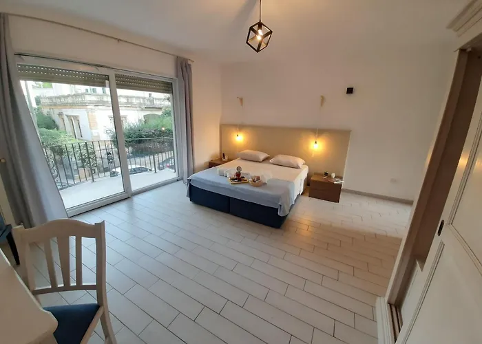 Πανσιόν Dimore Centro 4*